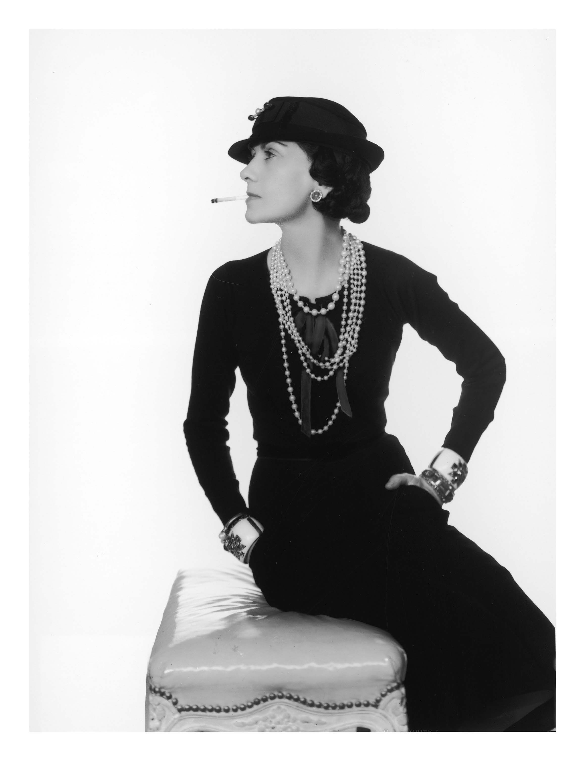 ley infraestructura Disponible El vestido negro de Chanel, imbatible un siglo después | Centro Comercial  El Tormes